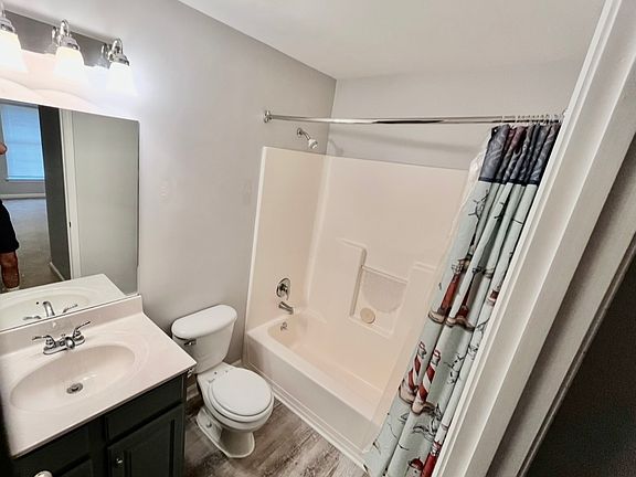 5th image of 751 N Hite Ave #U5