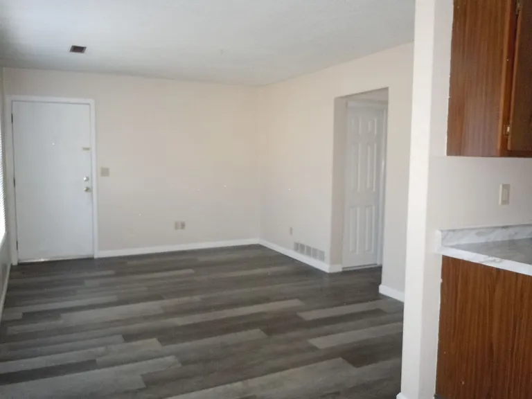 803 N Morrison St — Photo 2
