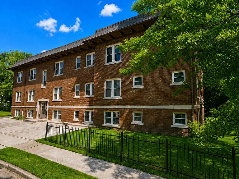 111 Hollinger Ave — Photo 1