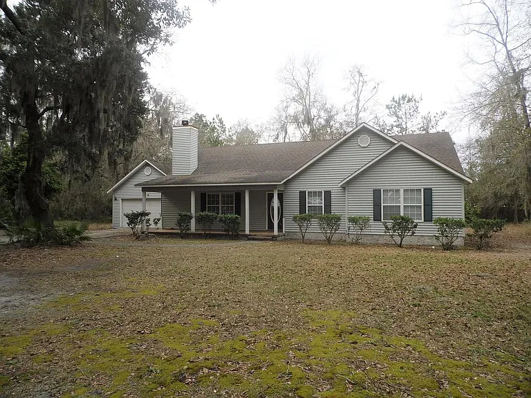147 Royal Dr — Photo 2