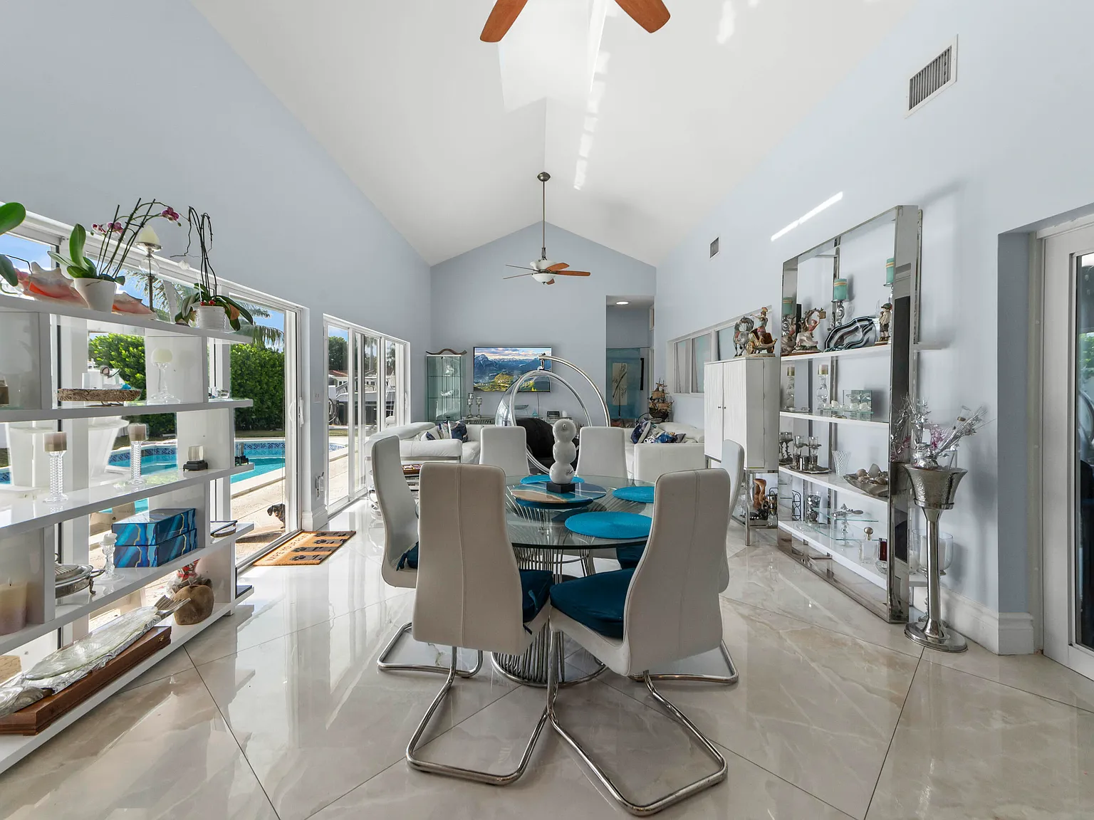 3 bed, 2.0 bath, 1725 sqft, $8,000 — Photo 4