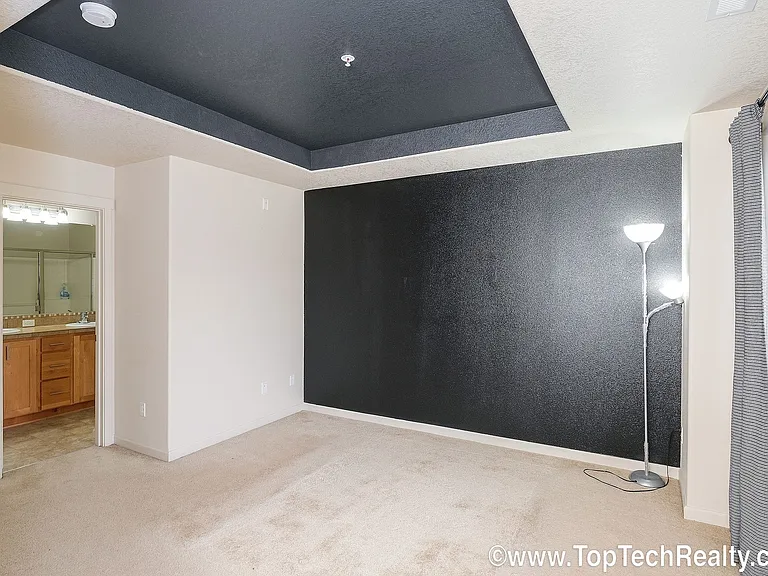 477 NW Edgeway Dr — Photo 12