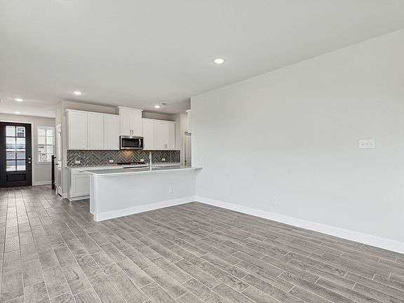 4th image of 2900 Woodland Ct