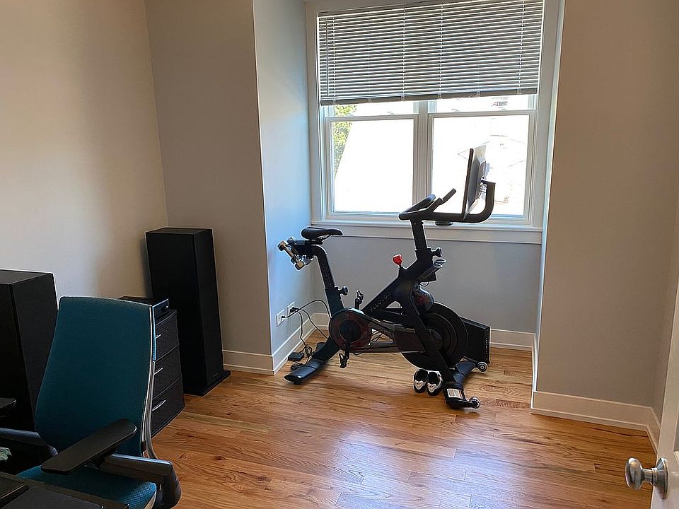 1st image of 2127 N Maplewood Ave #3N