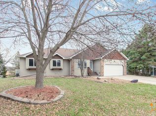 5582 Jenni Ln, White Bear Township, MN 55110