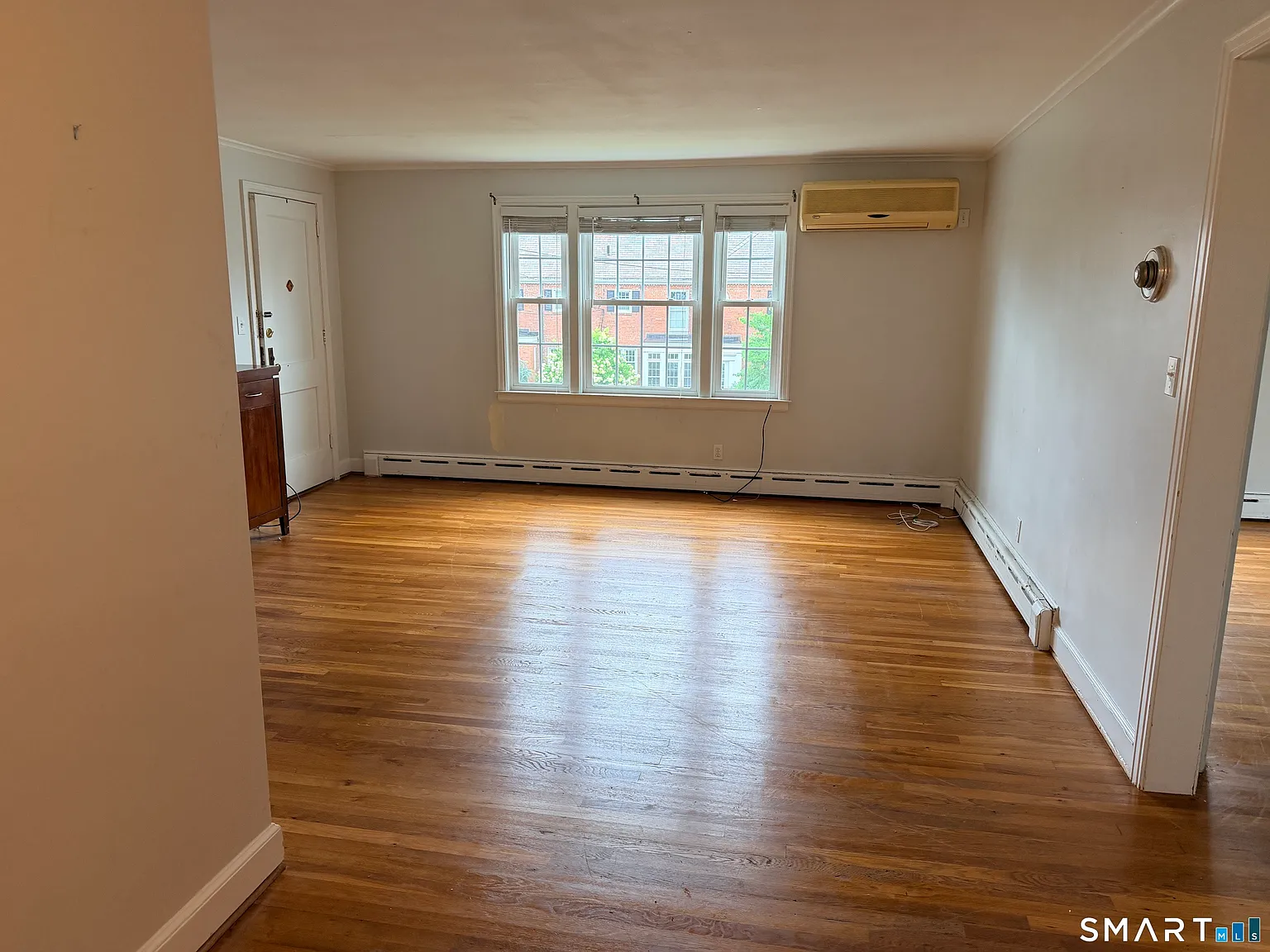 2 bed, 1.0 bath, 837 sqft, $2,000 — Photo 2