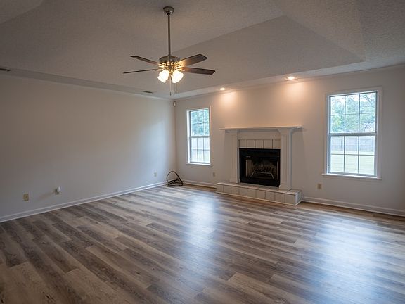 2nd image of 4008 Stratford Cir
