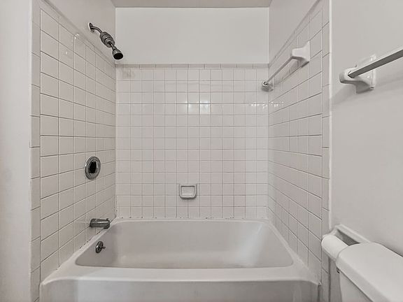 2nd image of 602 Kenwick Cir APT 105