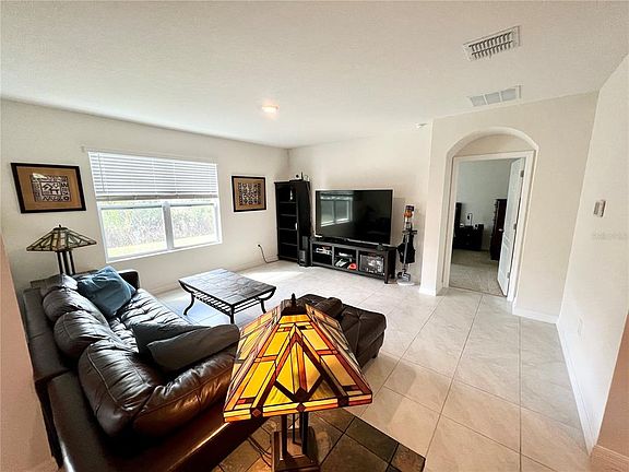 5th image of 274 Sandoval Dr