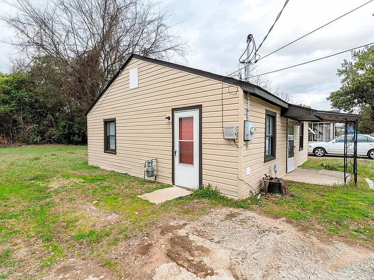 821 Forsythe St — Photo 17