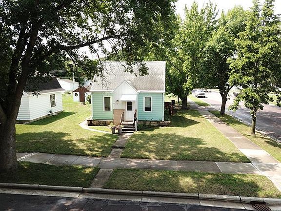 2nd image of 1227 N Jefferson St