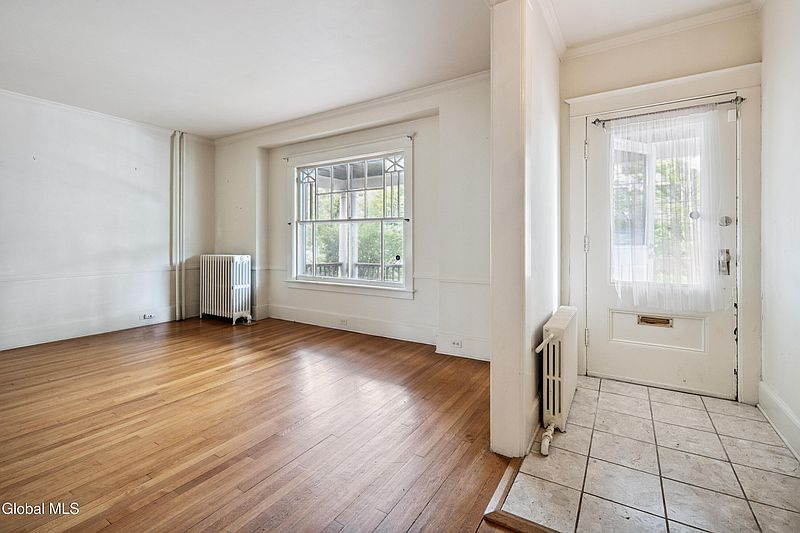 3rd image of 692 Morris Street