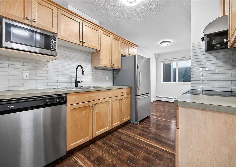 1st image of 835 N 19th Ave SW #109