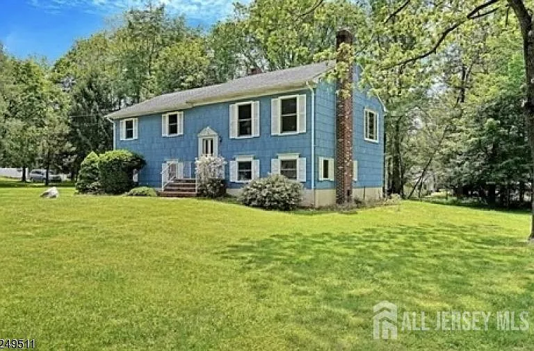 10 Cedar St — Photo 1
