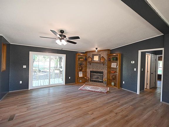 3rd image of 1223 N Mockingbird Ln