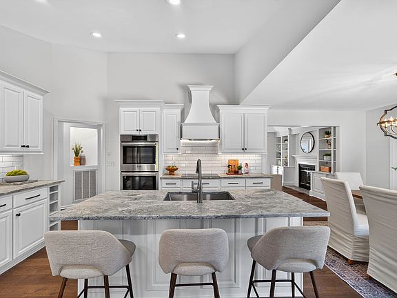 2nd image of 1421 Bluegrass Rd