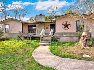 102 College St, Ingram, TX 78025