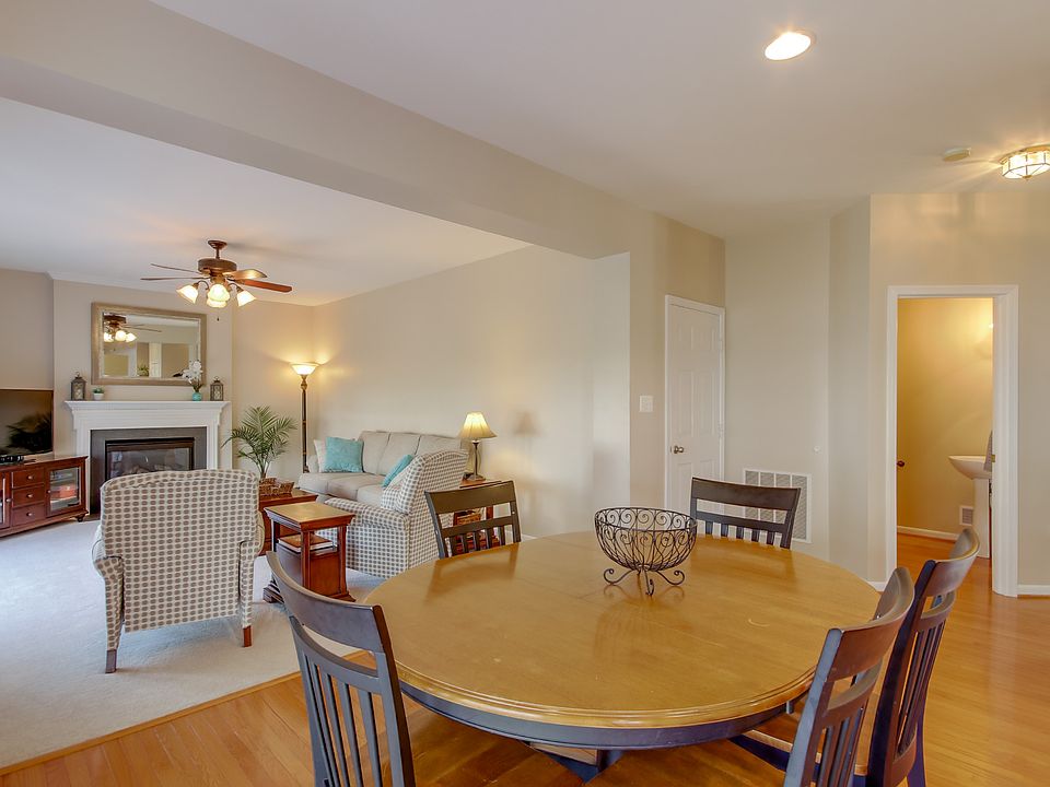 1st image of 11 Colechester Ct