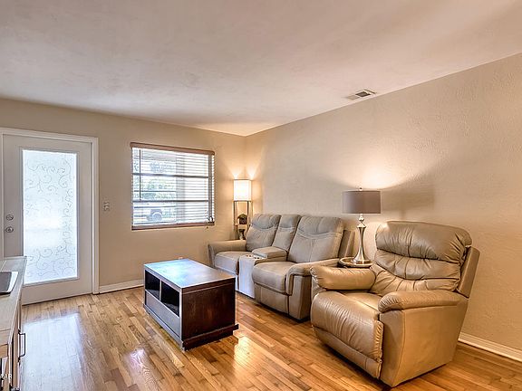 4th image of 614 S Flamingo Dr
