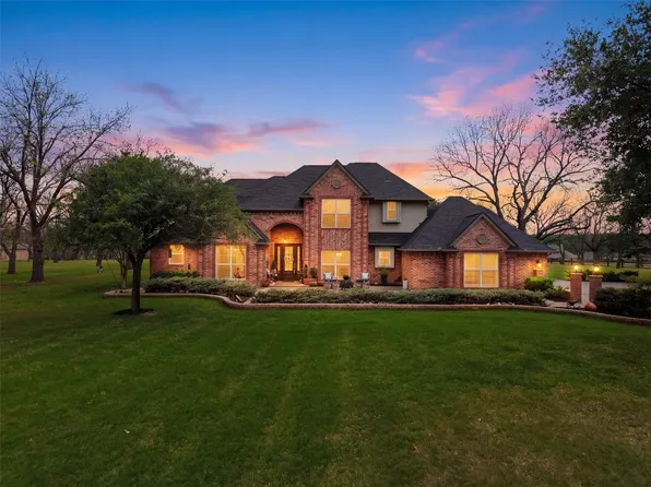 10020 Flight Plan Dr, Granbury, TX 76049