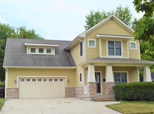 825 11th St, Racine, WI 53403