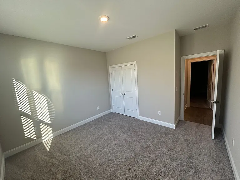585 Oyster Dr — Photo 11