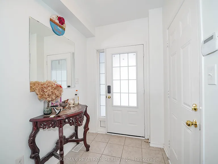 401 Rossland Rd E — Photo 5