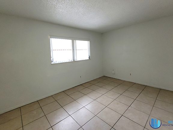 5th image of 221 NW Jefferson Cir N APT 19