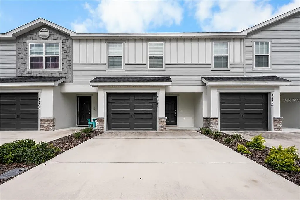 3 bed, 2.5 bath, 1726 sqft, $2,200 — Photo 1