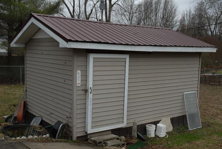 2nd image of 108 Wesley St