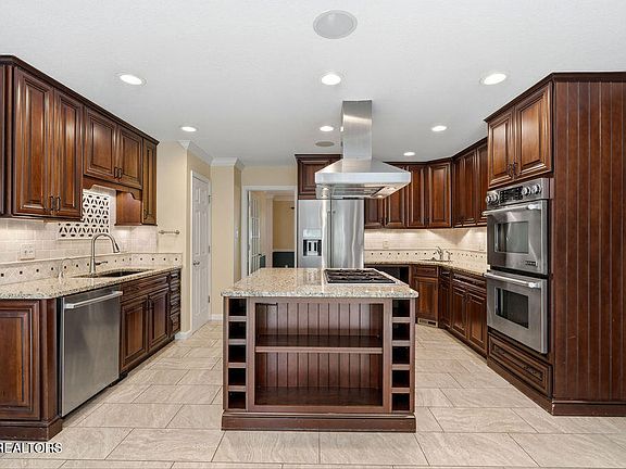 5th image of 10708 Wood Oak Ct