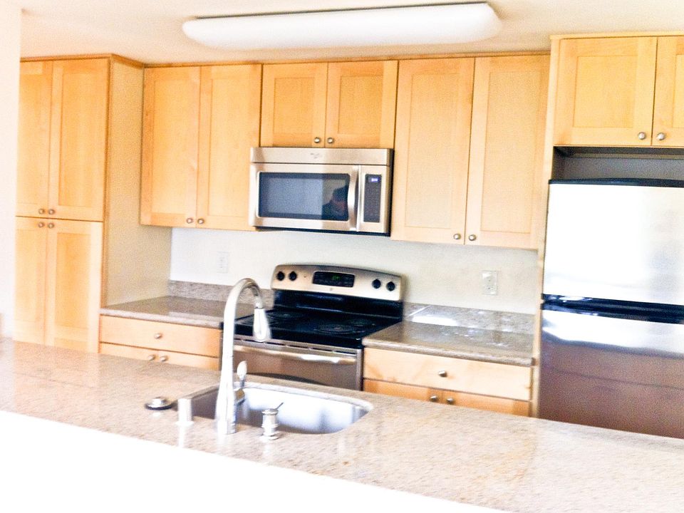 Granite Countertops, Stainless Steel Appliances & Pantry 