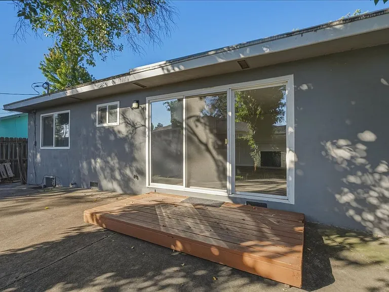 5121 Earls Ct — Photo 16