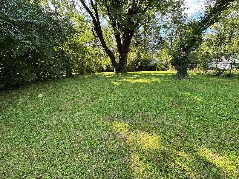 3 bed, 1.0 bath, 957 sqft, $1,025 — Photo 4