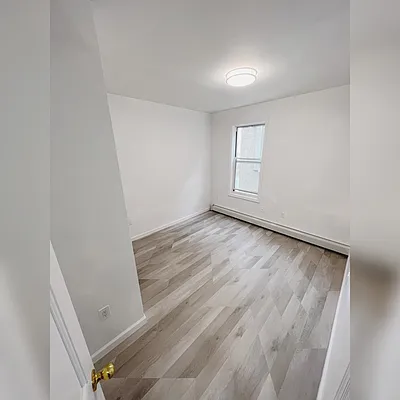 Rented by E Realty International Corp | media 31