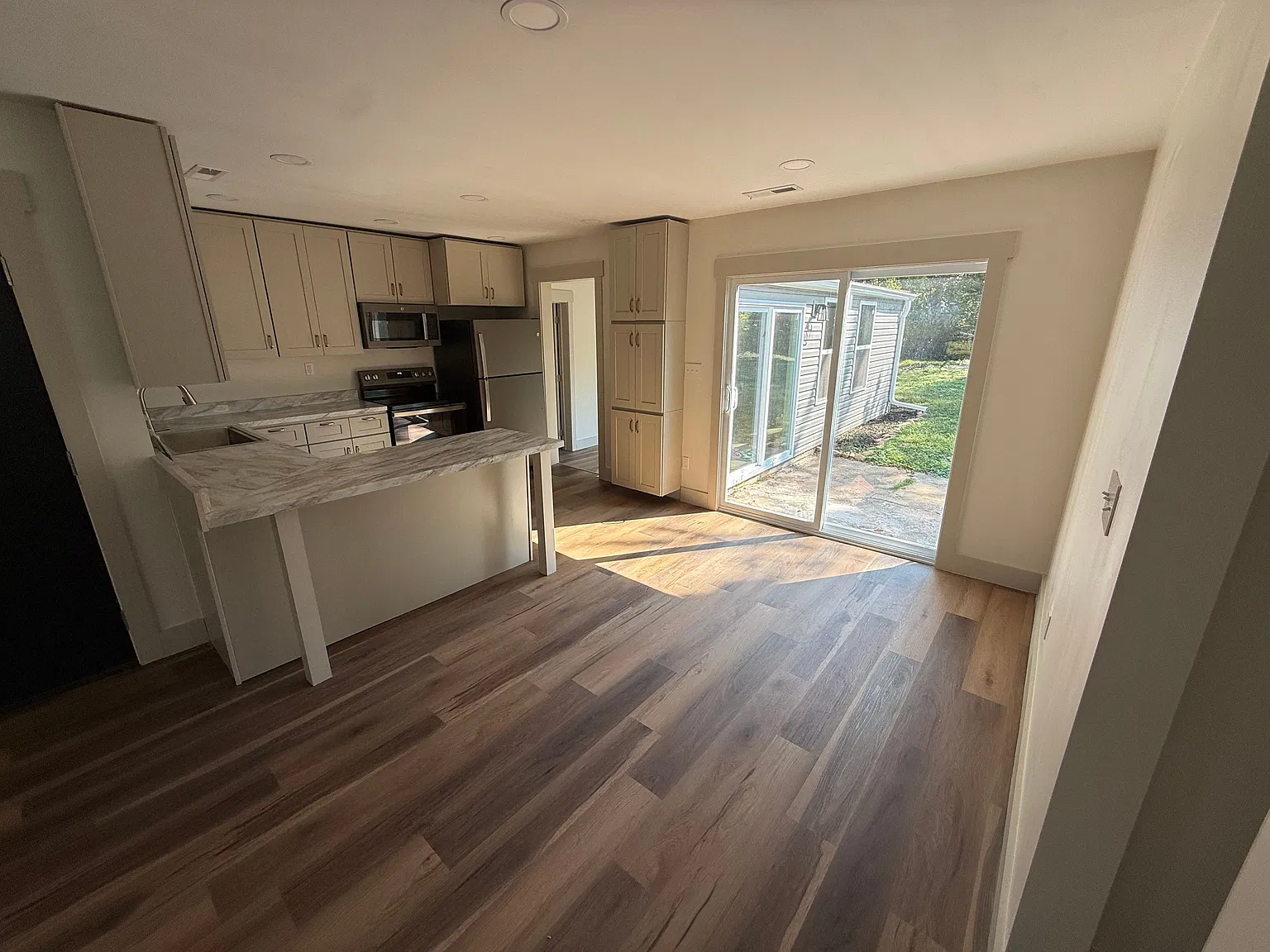 4 bed, 2.5 bath, 1526 sqft, $1,900 — Photo 2