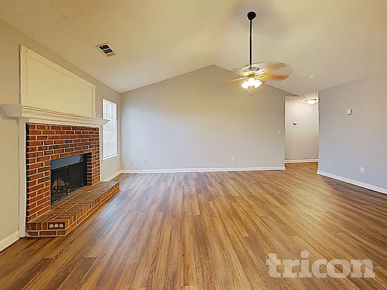 705 Claven Ct — Photo 3