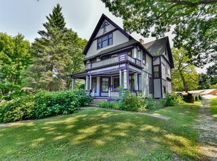 264 Prospect Ave, Pewaukee, WI 53072