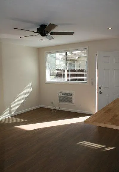 2527 Elm Ave #B — Photo 7