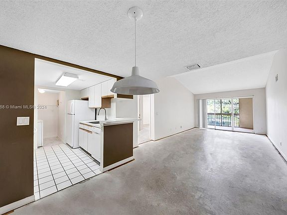 5th image of 9811 Westview Dr APT 923