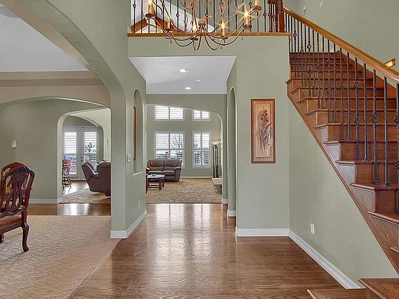 3rd image of 2319 Ledgewood Dr