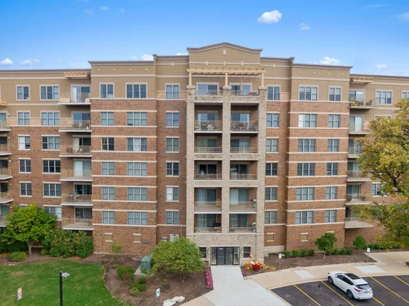 125 Lakeview Dr Unit 313, Bloomingdale, IL 60108