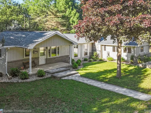 4570 N Loop Rd, Caseville, MI 48725