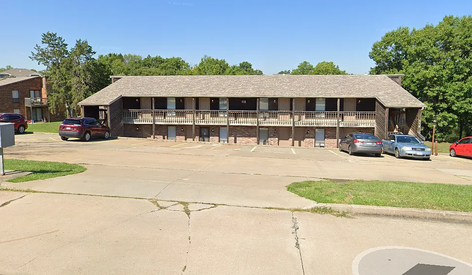 Lakeside Apartments — Photo 1