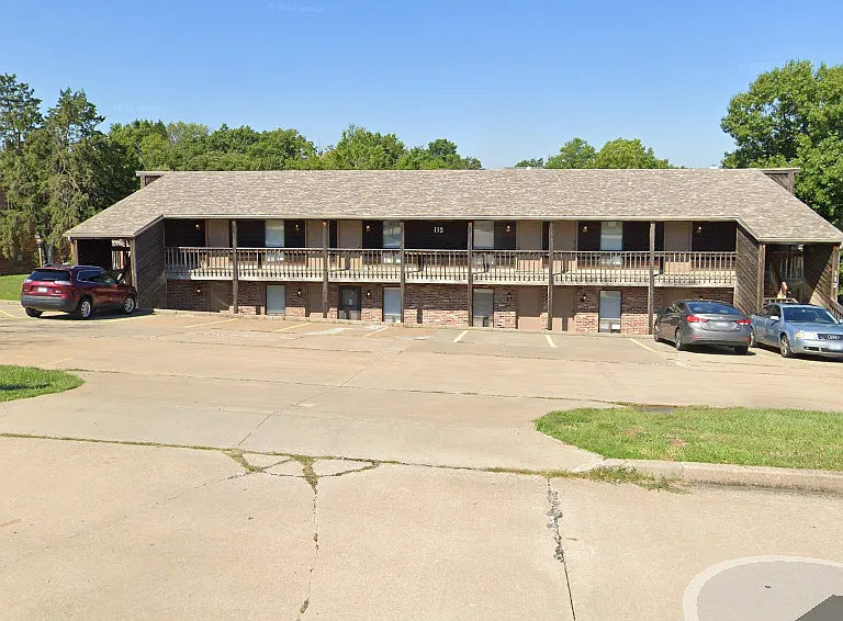 Lakeside Apartments — Photo 1