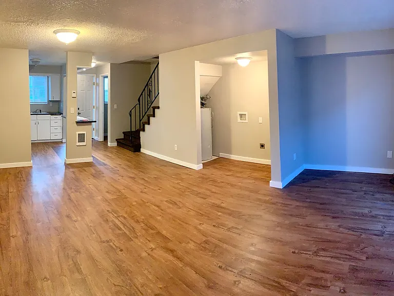 540 W Maple St #25 — Photo 6