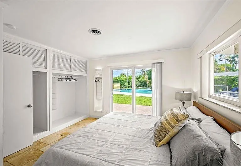 332 NW 26th Ct — Photo 36