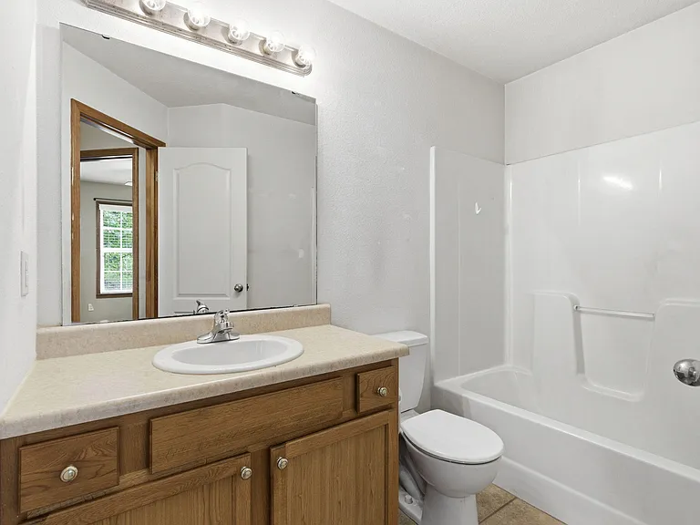 1215 S 14th Ave — Photo 17