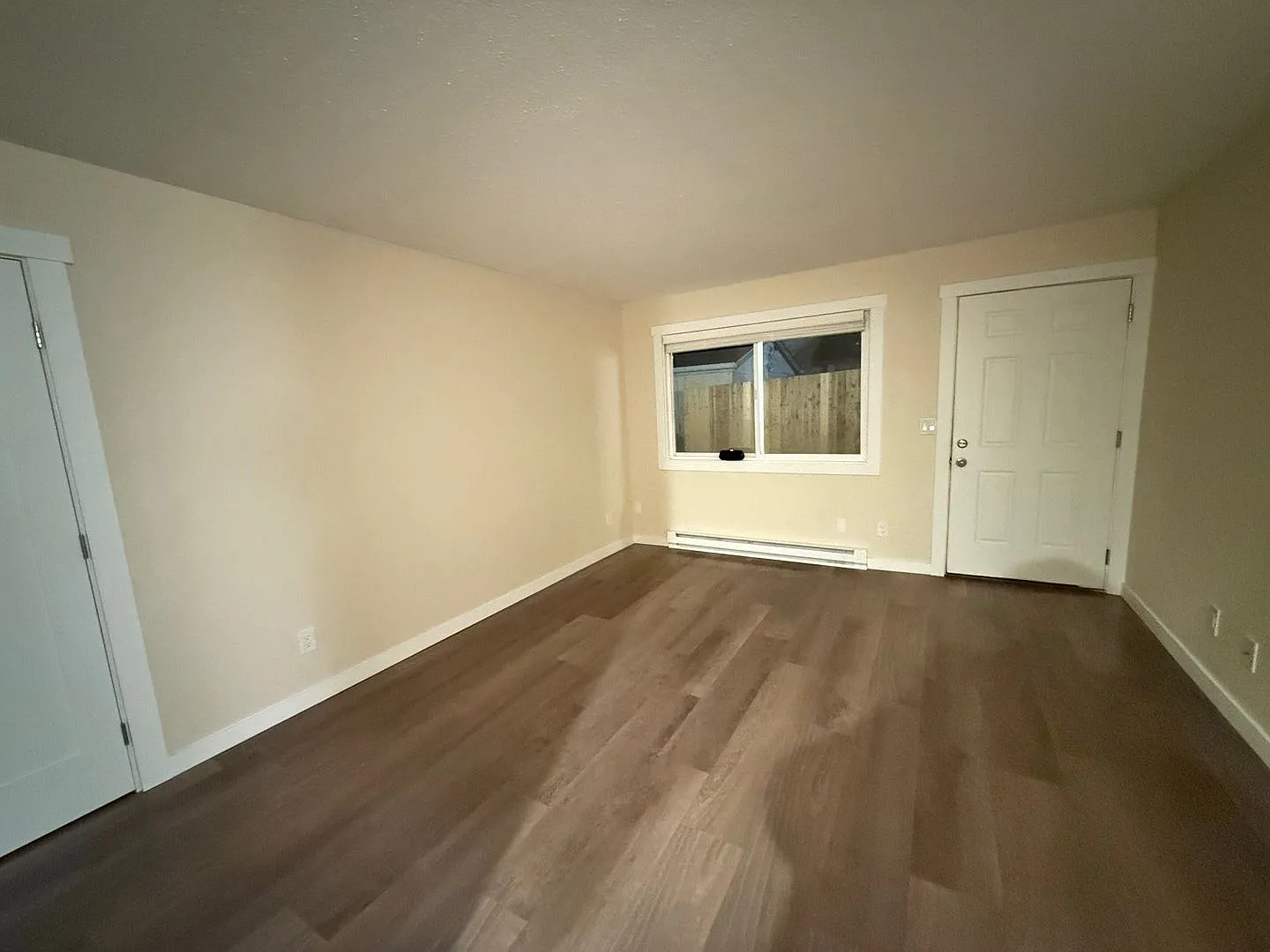 1860 Myrtle St — Photo 2