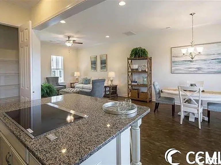 2820 Cook Cir #D — Photo 32